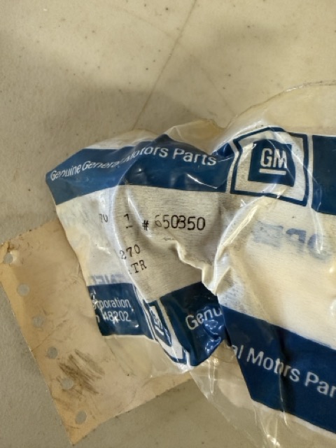 GM NOS Insulator #650350 - Image 5